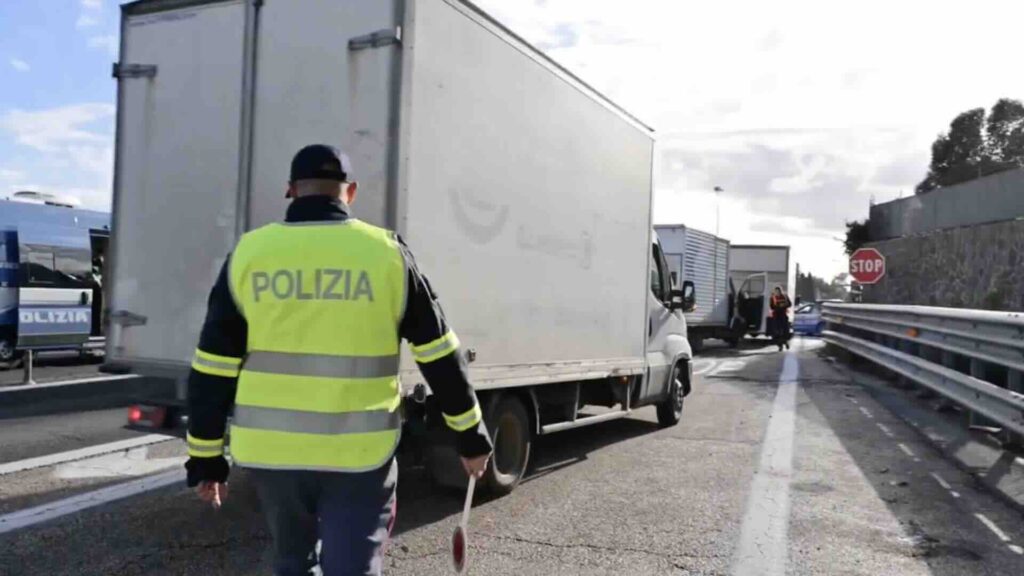 codice della strada camion mezzi pesanti